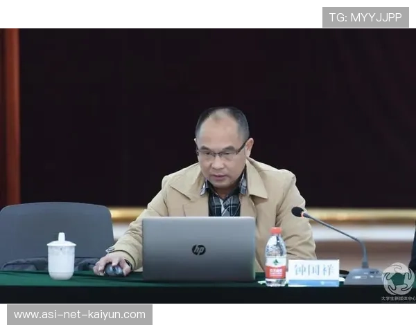国际拳击裁判在执法中实行录像复核、医学顾问与独立复核的并行制度